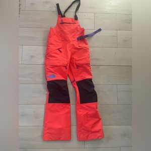 The North Face Gore-Tex Ski/Snowboarding bibs. Xs/0/2